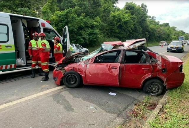 tres mortos em acidente com ultrpaassagem mal sucedida na BR 101