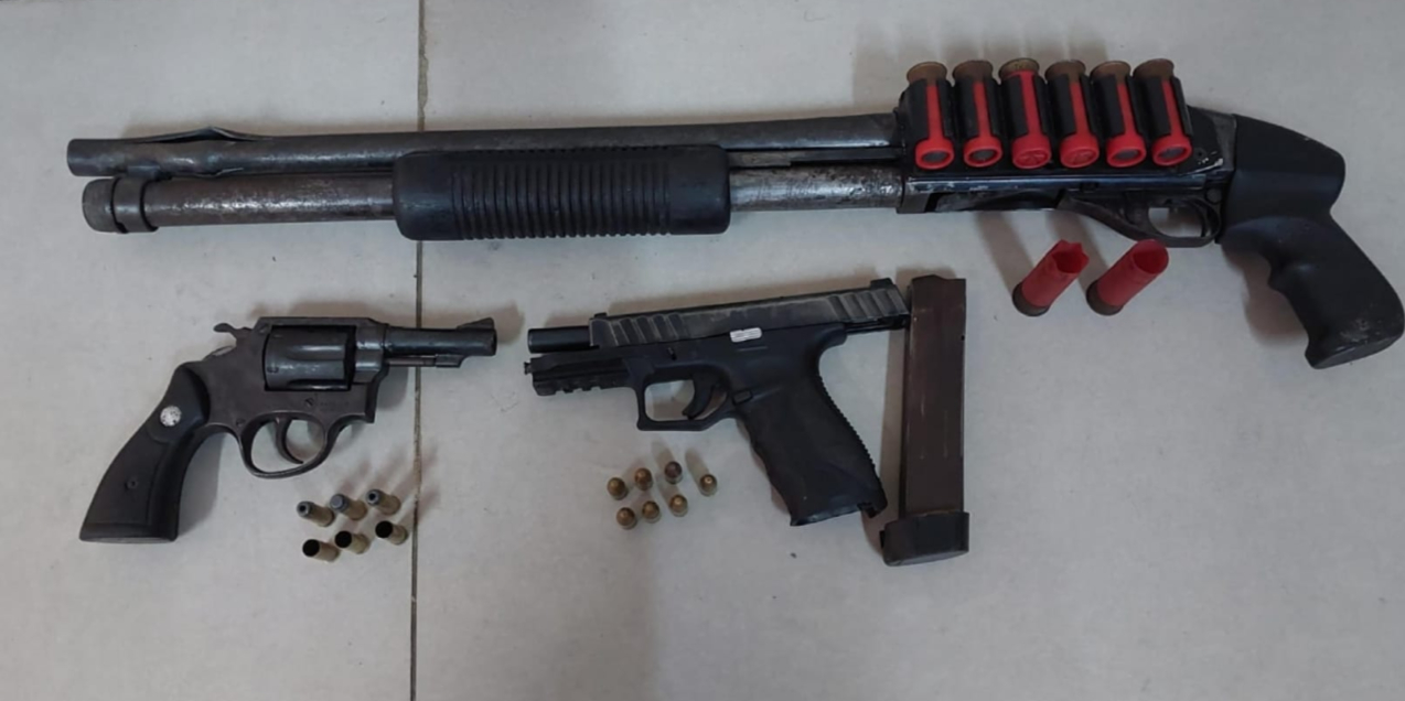 armas apreendidas por policiais em Eunapolis