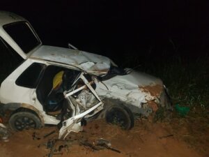 Tres mortos em grave acidente na altura do KM 819 da BR 101 no trecho entre Itamaraju e Teixeira de Freitas 4
