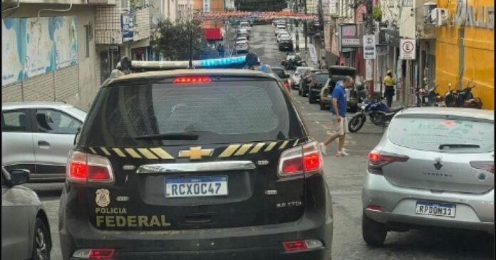 veiculo-da-pf-causa-tensao-no-sul-da-bahia