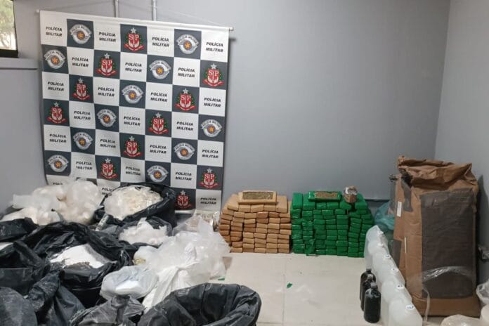 pm-apreende-quase-400-kg-de-drogas-em-“casas-bomba”-de-paraisopolis