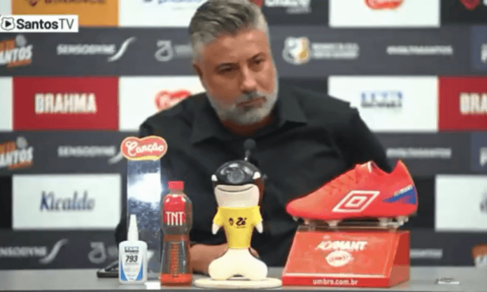 weslley-patati-e-multado-no-santos-apos-reclamar-de-viagem-de-onibus