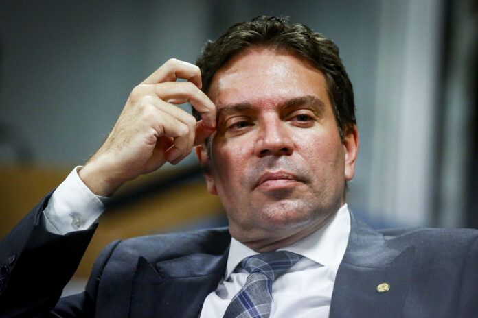 ex-abin-aciona-a-pgr-contra-ramagem:-“me-fez-ter-crise-psiquiatrica”