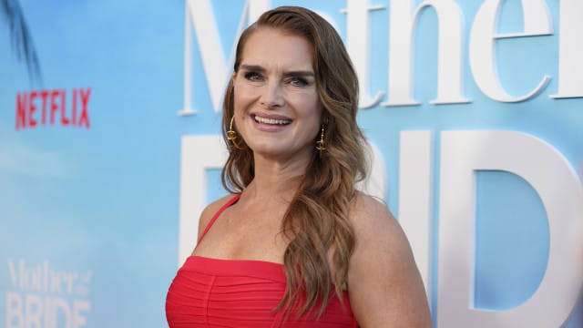 brooke-shields-relata-caso-de-estupro-e-cinzas-da-mae-no-bar-de-sua-casa brooke-shields-relata-caso-de-estupro-e-cinzas-da-mae-no-bar-de-sua-casa