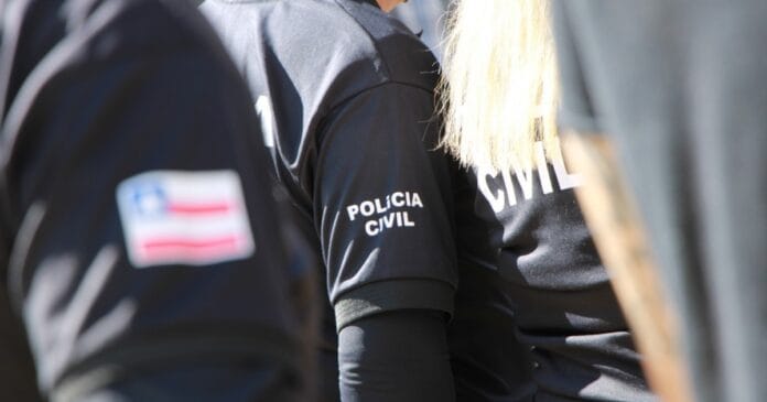 mulher-suspeita-de-envolvimento-em-triplo-homicidio-e-presa-em-feira-de-santana