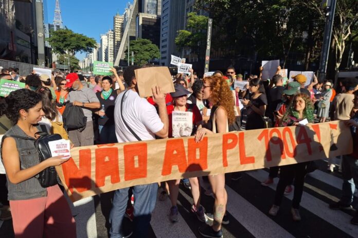 ataque-hacker-derruba-sites-de-deputados-a-favor-do-pl-do-aborto