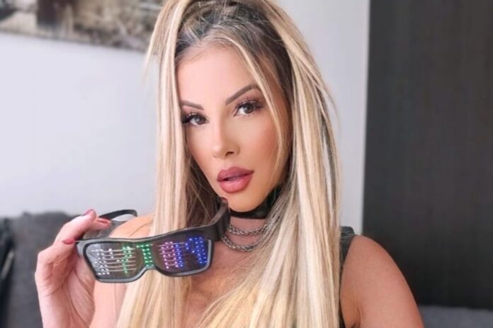 paty-blond-ja-xingou-chefe-e-costurou-calcinhas-no-passado