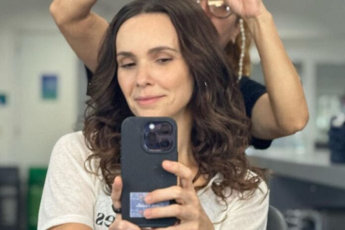 quem-e-a-mulher-que-persegue-debora-falabella-ha-mais-10-anos