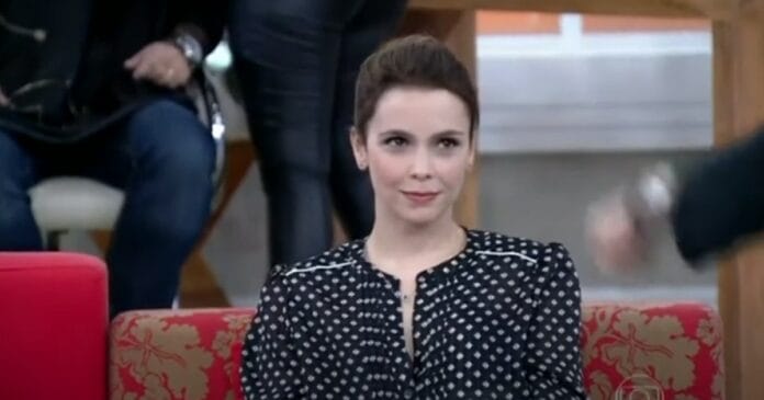 stalker-persegue-a-atriz-debora-falabella-ha-mais-de-10-anos;-veja-cronologia