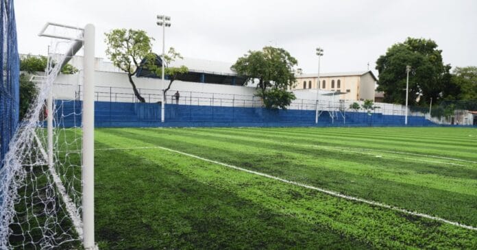 prefeitura-inaugura-50o-campo-sintetico-de-salvador-na-arena-pronaica,-em-cajazeiras