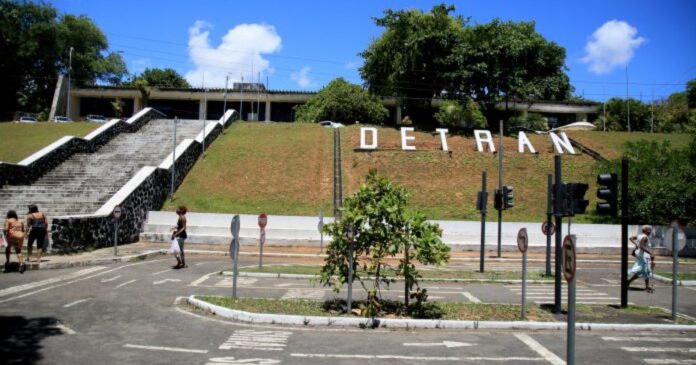 detran-abre-concurso-com-15-vagas-para-salvador;-confira-area-e-salarios