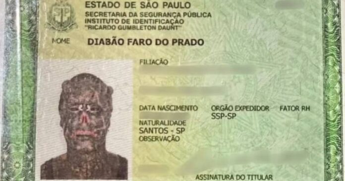 tatuador-recordista-em-modificacoes-corporais-adiciona-“diabao”-em-carteira-de-identidade