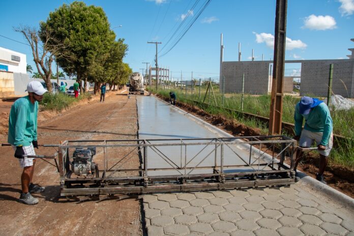prefeitura-prossegue-com-pavimentacao-em-bairro-teixeirense;-veja-fotos