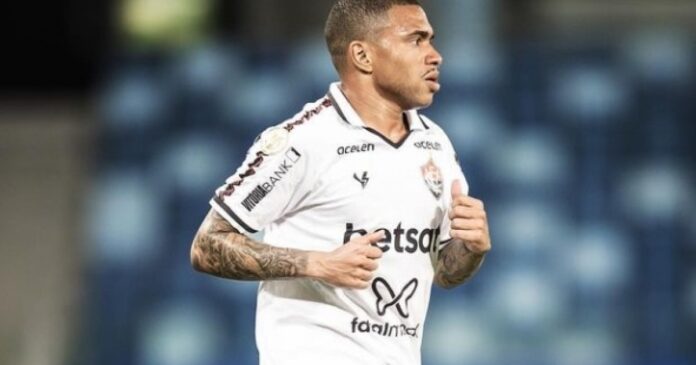 lucas-esteves-comenta-disputa-de-posicao-com-pk:-“nos-dois-somos-bons-jogadores”