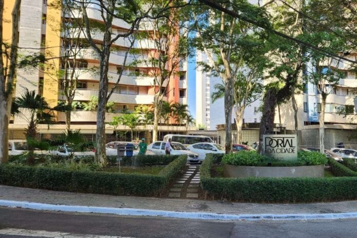 colega-tentou-puxar-homem-pelo-braco-antes-de-queda-do-8o-andar