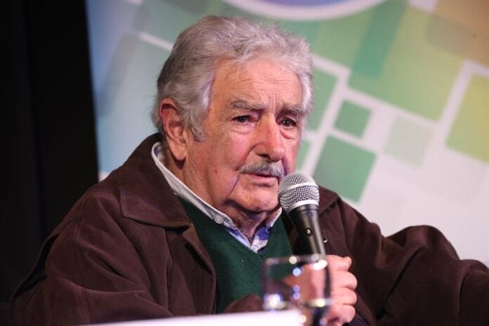mujica-‘esta-bem’-apos-radioterapia,-diz-medica