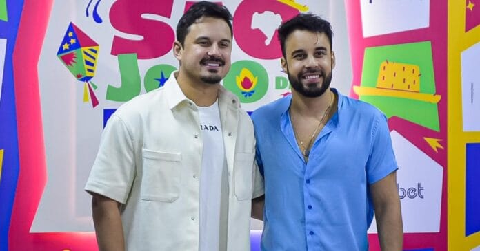 clayton-e-romario-celebram-participacao-no-sao-joao-da-bahia-e-revelam-feat-com-nattan