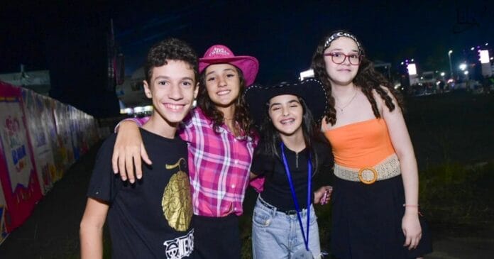 fas-mirins-de-ana-castela-‘invadem’-o-parque-de-exposicoes-nesta-sexta