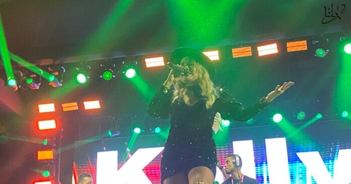 arraia-do-aconchego:-kelly-fonteli-abre-segunda-noite-do-sao-joao-de-candeias