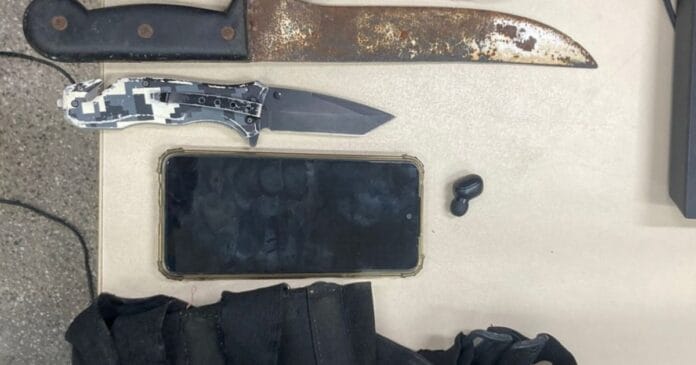 homem-e-preso-pela-policia-militar-apos-roubo-a-onibus-na-regiao-de-sao-caetano,-em-salvador