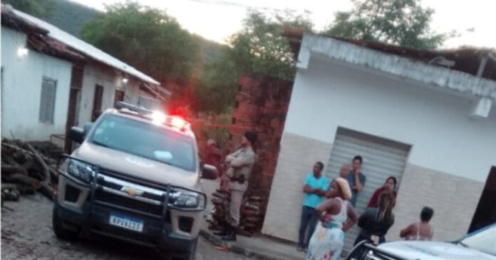 dois-jovens-sao-assassinados-dentro-de-casa-em-jequie