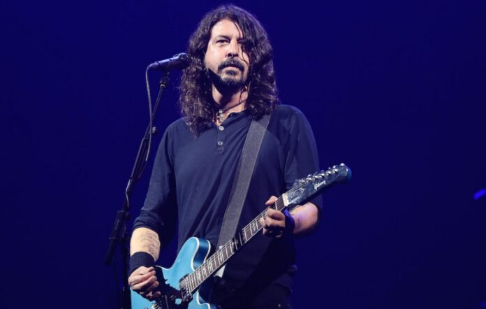dave-grohl-manda-indireta-para-taylor-swift:-“tocamos-de-verdade”