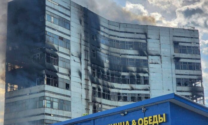 incendio-em-predio-comercial-na-russia-deixa-8-mortos