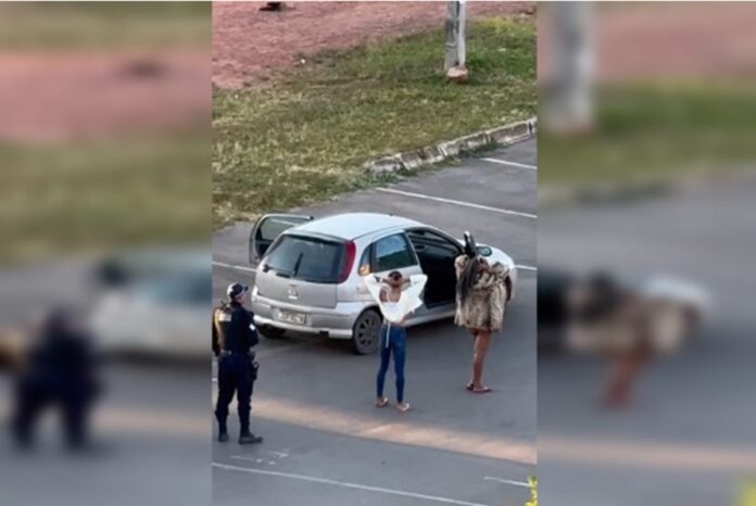 novo-point-da-sacanagem-tem-travesti-correndo-pelada,-pedrada-e-tretas