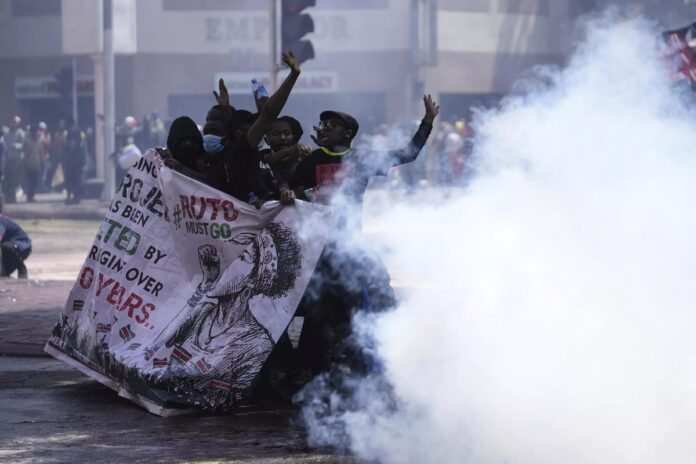 presidente-do-quenia-retira-projeto-apos-22-mortes-em-manifestacoes