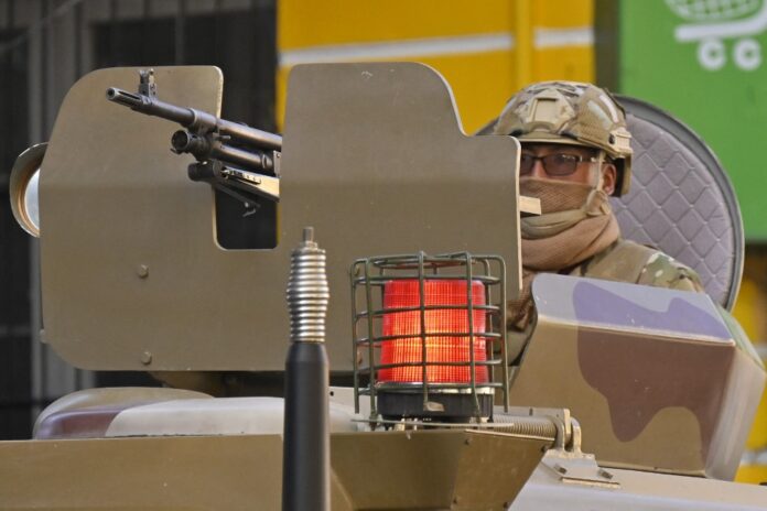 militares-comecam-a-se-retirar-com-tanques-das-imediacoes-da-sede-do-governo-em-la-paz