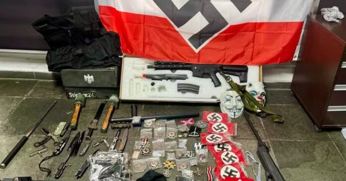 jovem-e-preso-com-mais-de-100-materiais-com-simbolos-nazistas-em-sao-paulo