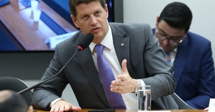 deputados-pedem-processo-criminal-contra-ricardo-salles-por-post-sobre-bolivia