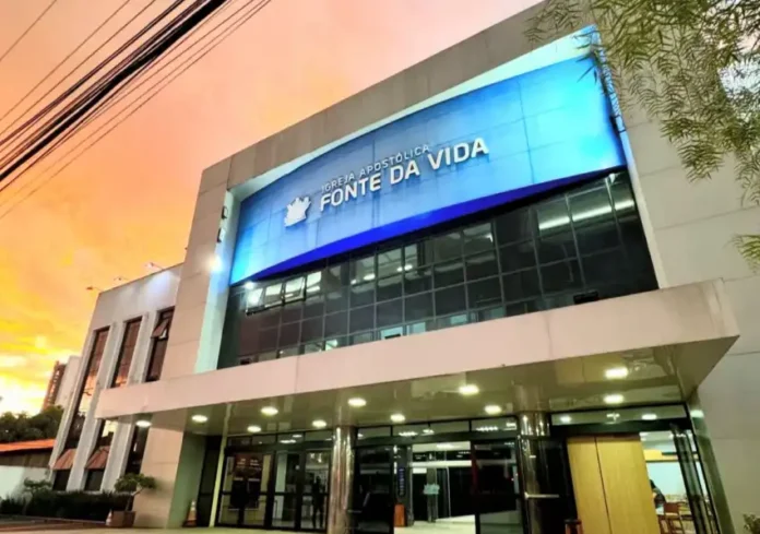 tecnicos-demitidos-da-fonte-da-vida-durante-culto-pedem-r$-1,5-milhao-de-indenizacao