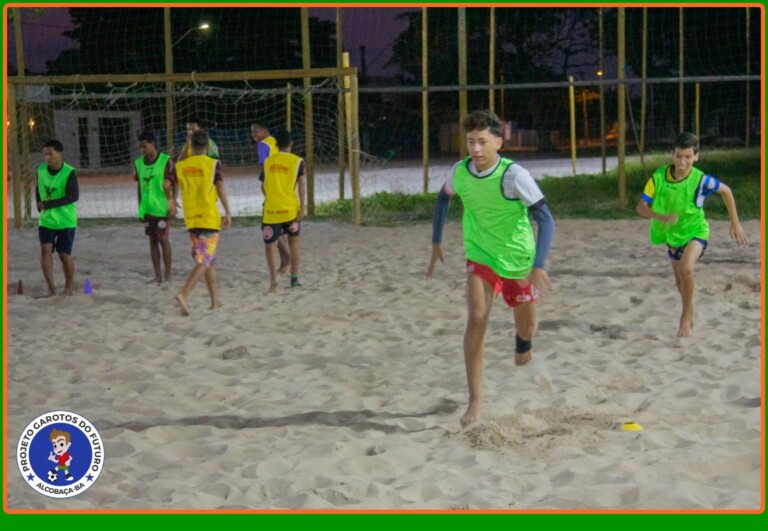 Projeto Garotos do Futuro de Alcobaça realiza treino físico na areia
