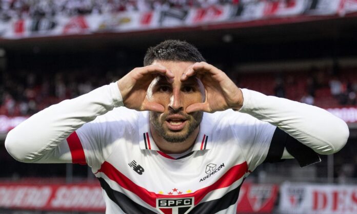 calleri-desencanta,-sao-paulo-vence-bahia-por-3-a-1-e-cola-no-g4