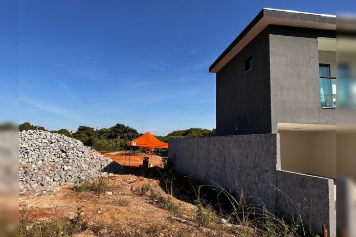 obra-de-contencao-ameaca-nascente-e-casas-em-volta,-no-bernardo-sayao