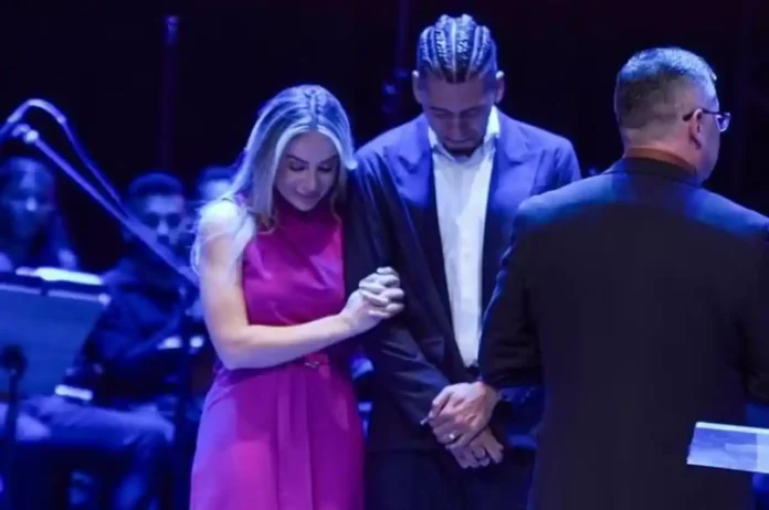 jogador-roberto-firmino-e-consagrado-pastor