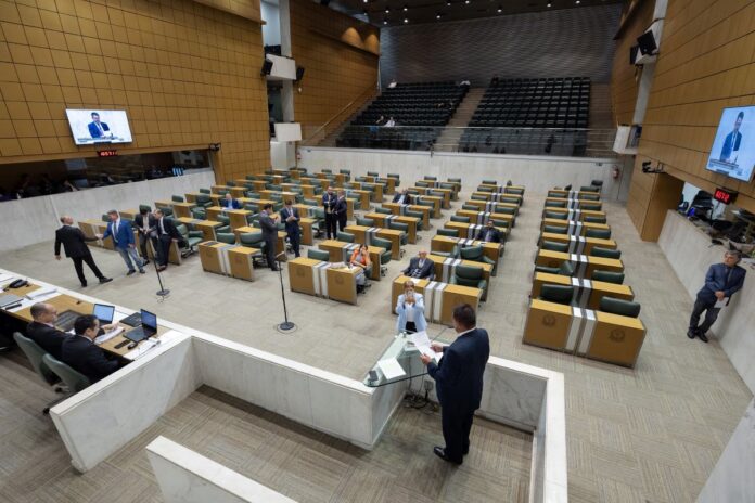 base-trava-votacoes-e-aperta-tarcisio-por-emendas-antes-de-veto-legal