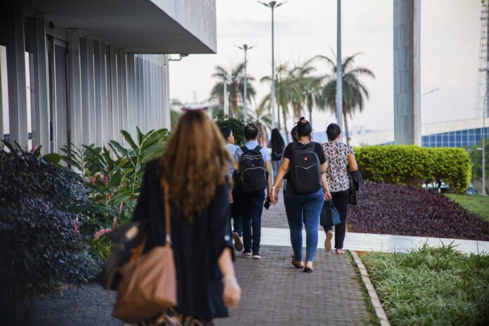 gdf-define-data-para-pagar-reajuste-salarial-de-6%-aos-servidores