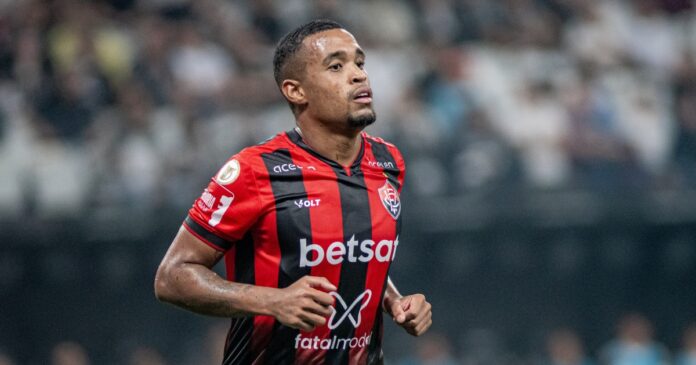 alerrandro-marca-duas-vezes,-mas-vitoria-sofre-gol-no-fim-e-perde-pro-corinthians-em-itaquera