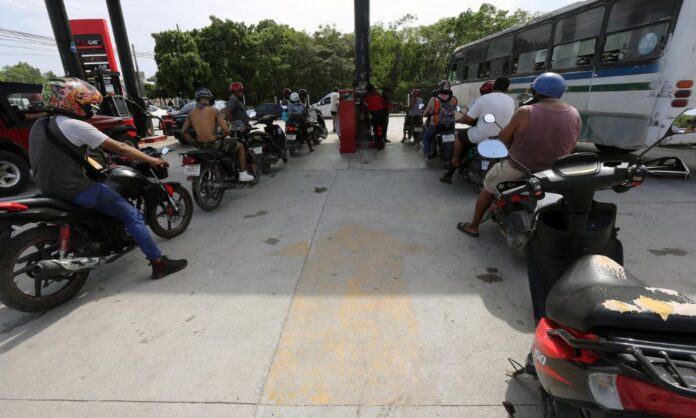 mexico-suspende-voos-e-evacua-turistas-por-causa-do-furacao-beryl