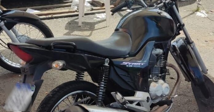 moto-com-placa-clonada-e-apreendida-pela-pm-na-liberdade