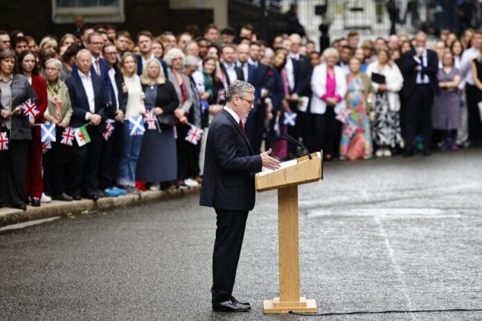 keir-starmer-e-nomeado-oficialmente-primeiro-ministro-britanico-por-charles-iii