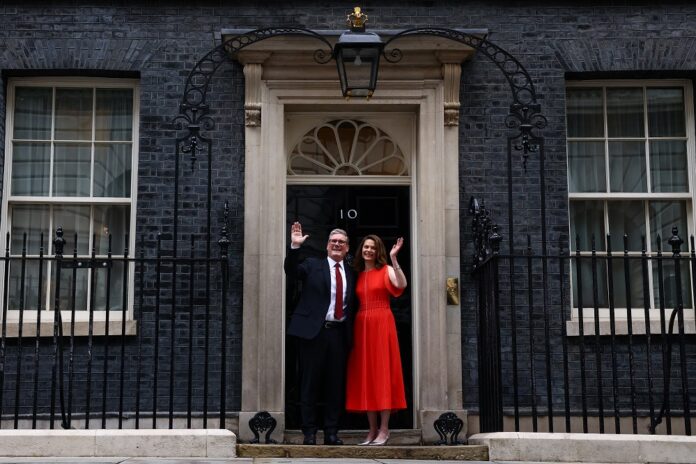 em-primeiro-discurso-como-premie,-keir-starmer-promete-reconstruir-o-reino-unido