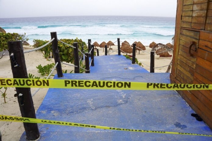 furacao-beryl-atinge-o-mexico-e-deixa-danos-materiais-em-regiao-turistica