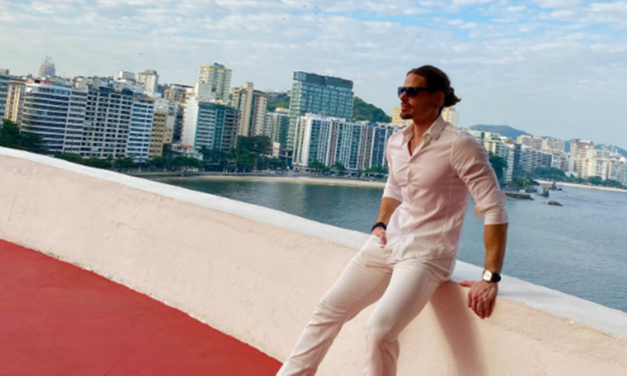 jonatas-faro,-da-novela-‘cheias-de-charme’,-deixa-profissao-e-trabalha-como-vendedor-de-imoveis