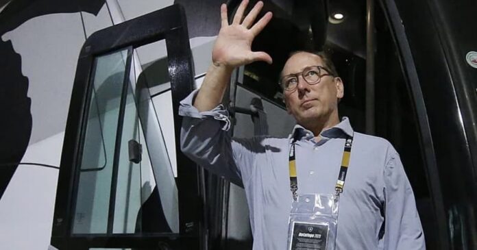 stjd-conclui-inquerito-e-relator-sugere-6-anos-de-suspensao-a-john-textor,-dono-do-botafogo-saf