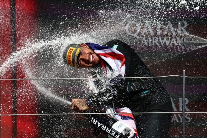 em-casa:-hamilton-quebra-jejum-e-vence-gp-da-inglaterra