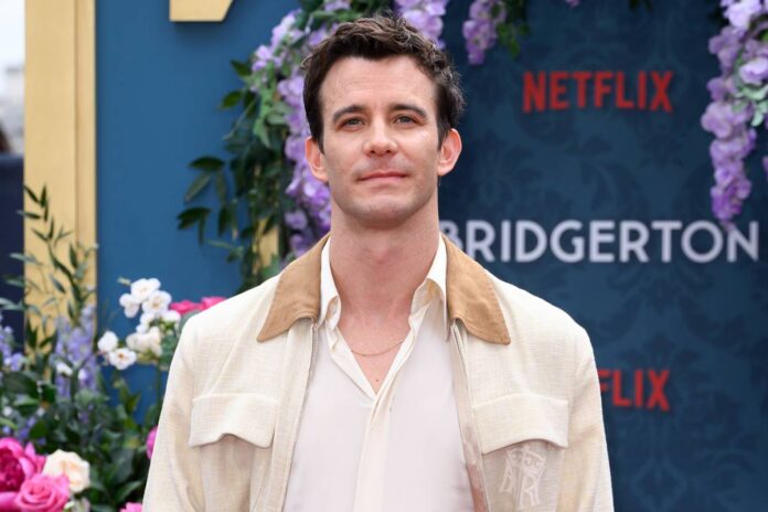 quem-e-luke-thompson,-ator-que-vive-benedict-na-serie-bridgerton
