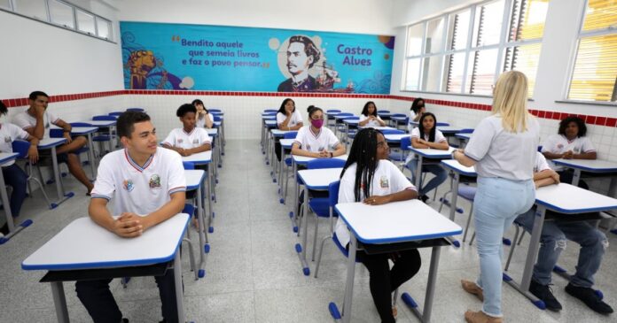 governo-da-bahia-concede-avanco-na-carreira-para-770-educadores